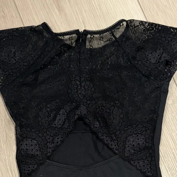 Black Lace Cap-Sleeve Dance Leotard - Picture 6 of 6